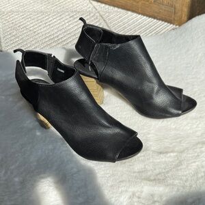 GAP Black Peep-Toe Heels with Tan Accents